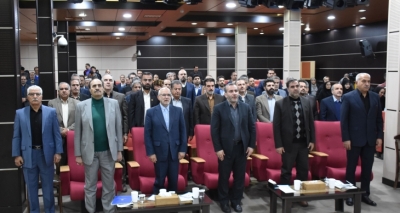Holding a ceremony commemorating the top exporters of Kermanshah in 2022